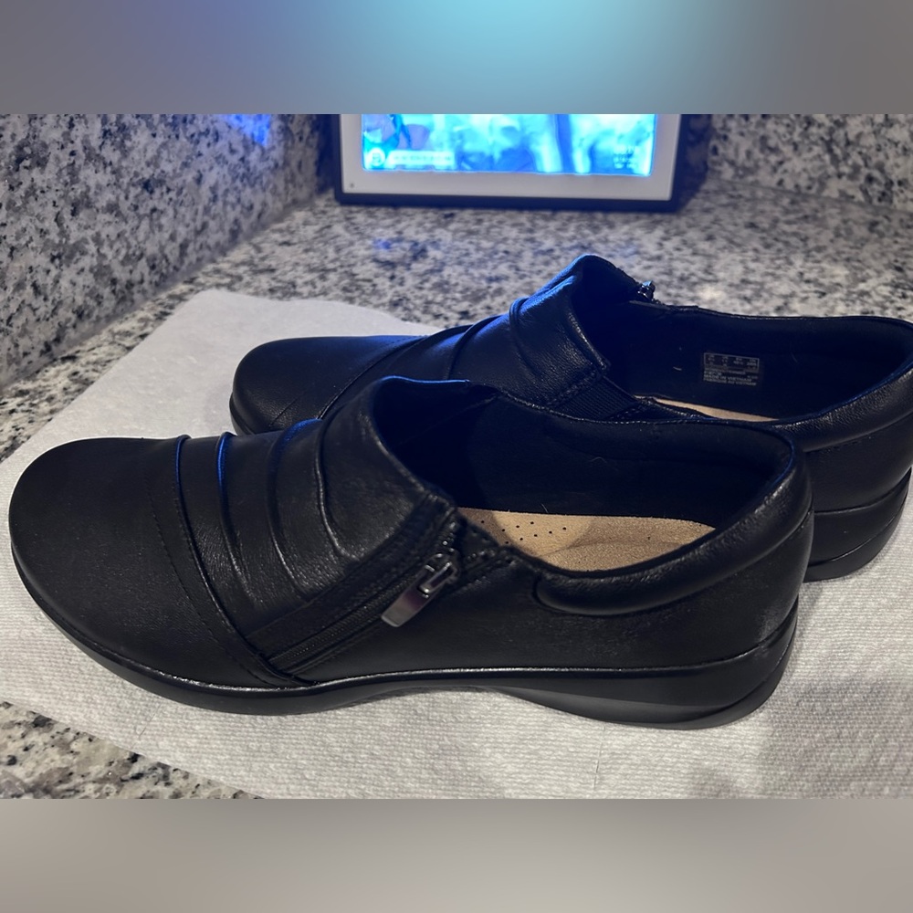 Women’s Clarks Kaetlyn Mila slip-on loafers in black leather